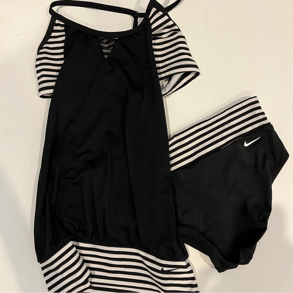Nike Women’s Layered Tankini Swimsuit Top and Bikini 2 Piece Set size Medium